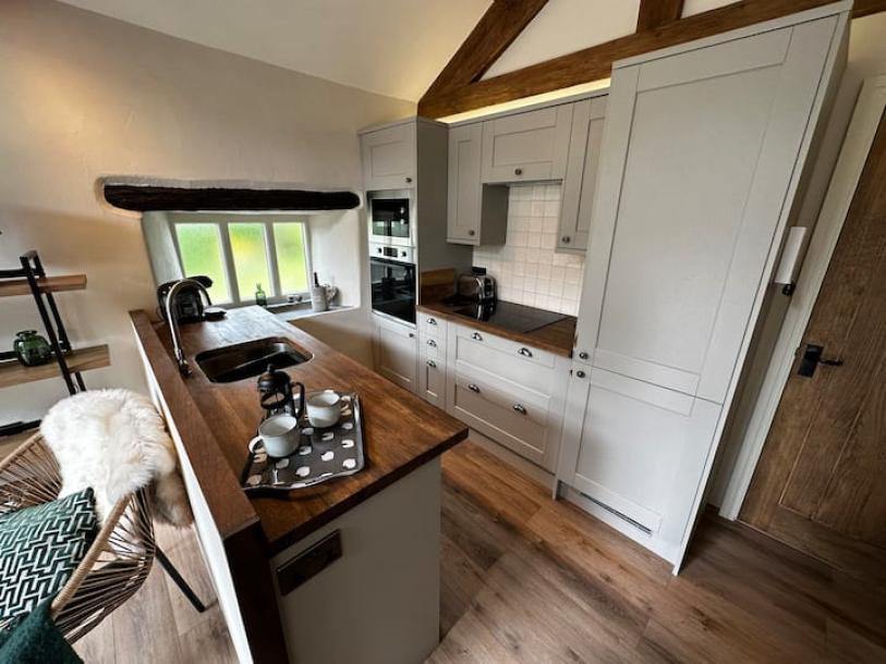 Barn in Bowness-on-Windermere, United Kingdom 2 guests1 bedroom1 bed1 bath-11