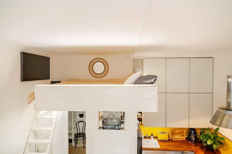 Entire rental unit in Helsinki, Finland 3 guests1 bedroom2 beds1 bath-6