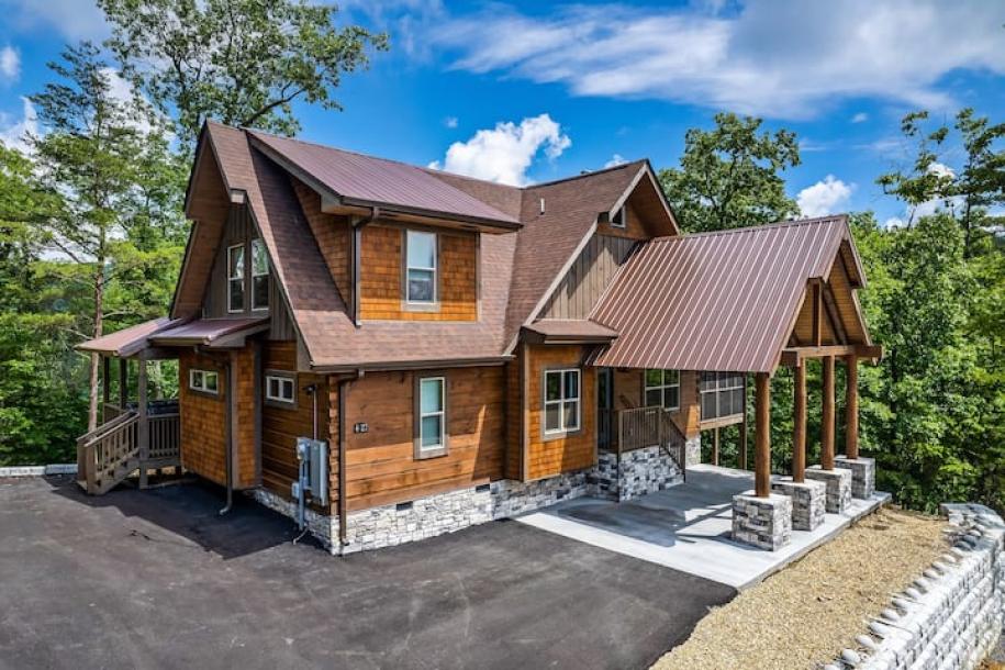 Entire cabin in Sevierville, Tennessee 8 guests3 bedrooms3 beds2.5 baths-0