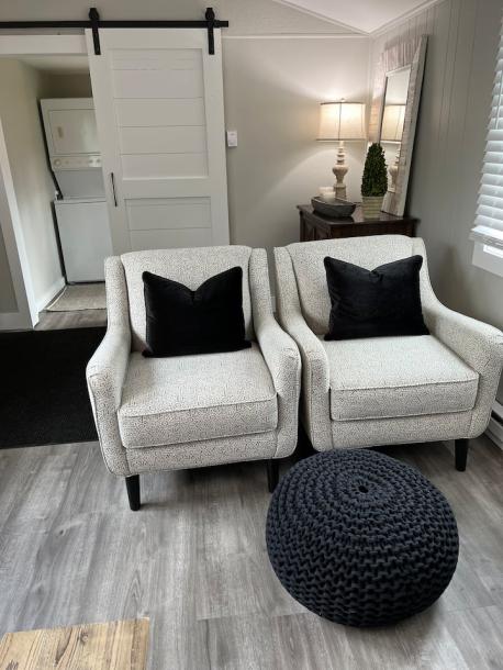 Entire home in Toledo , Ohio 4 guests1 bedroom2 beds1 bath-14