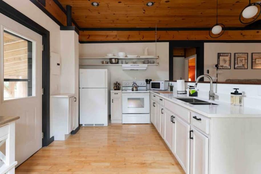 Entire home in Asheville, North Carolina 4 guests2 bedrooms3 beds1 bath-13