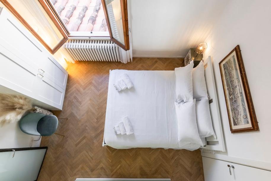 Entire condo in Florence, Italy 4 guests1 bedroom2 beds1 bath-0