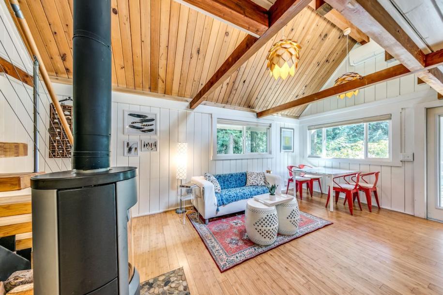 Entire chalet in Hansville, Washington 4 guests2 bedrooms2 beds2 baths-17