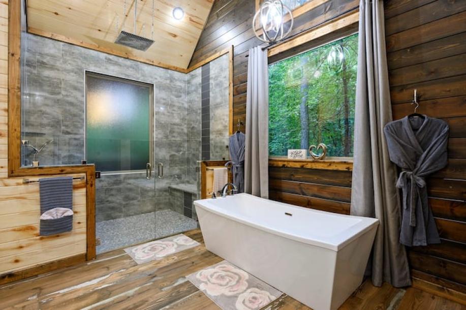 Entire cabin in Broken Bow, Oklahoma 2 guests1 bedroom1 bed1 bath-5