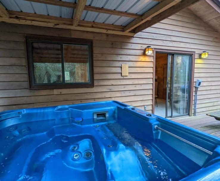Entire cabin in Sautee Nacoochee, Georgia 4 guests2 bedrooms2 beds1 bath-16