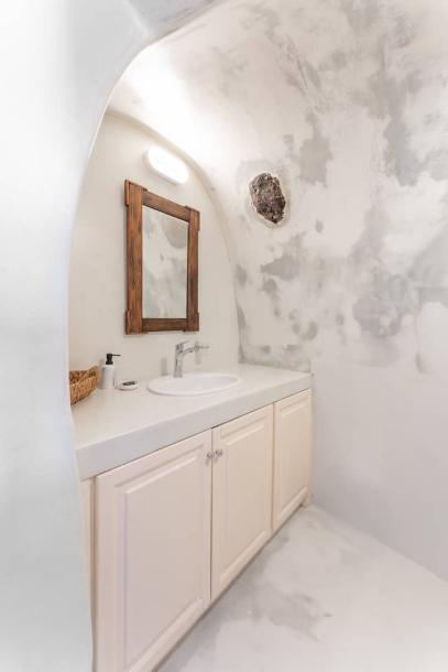 Cycladic home in Oia, Greece 5 guests2 bedrooms2 baths-9