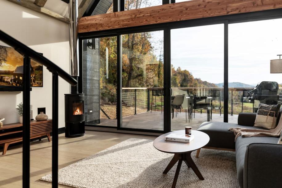 Lakeside | Hot/Cold Tub, Fireplaces, EV Charger-18