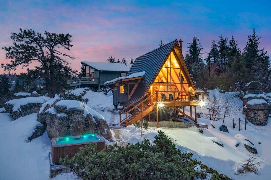 Entire cabin in Arrowbear Lake, California 5 guests2 bedrooms2 beds1 bath-18