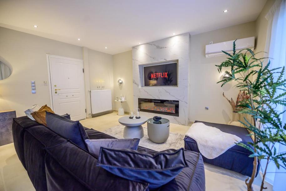 Entire rental unit in Athina, Greece 4 guests2 bedrooms2 beds1 bath-17
