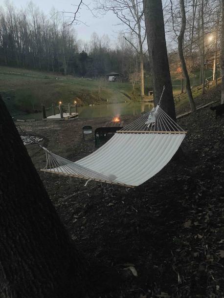 Entire cabin in Mckee, Kentucky 6 guests2 bedrooms4 beds1 bath-4