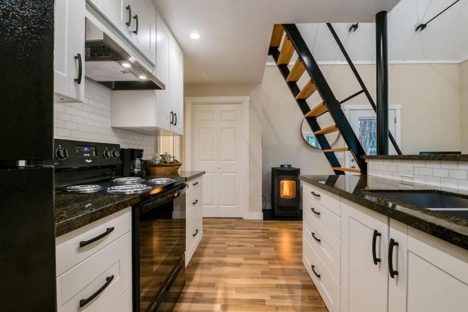 Entire cabin in Los Gatos, California 4 guests1 bedroom3 beds1 bath-15