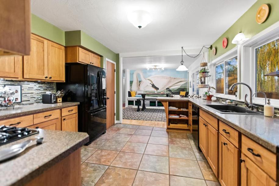 Entire home in Lolo, Montana 6 guests3 bedrooms3 beds2.5 baths-9