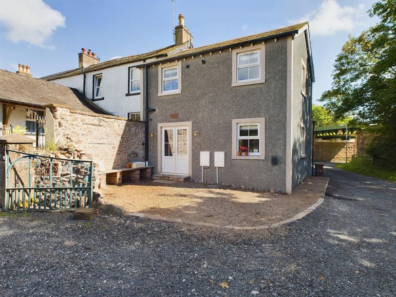 Entire cottage in Cumbria, United Kingdom 2 guests1 bedroom1 bed1 bath-0