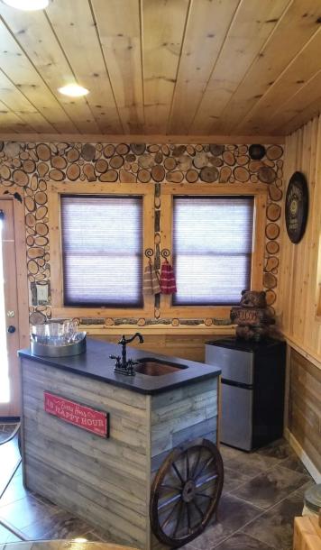 Entire cabin in Sevierville, Tennessee 2 guests1 bedroom1 bed2 baths-13