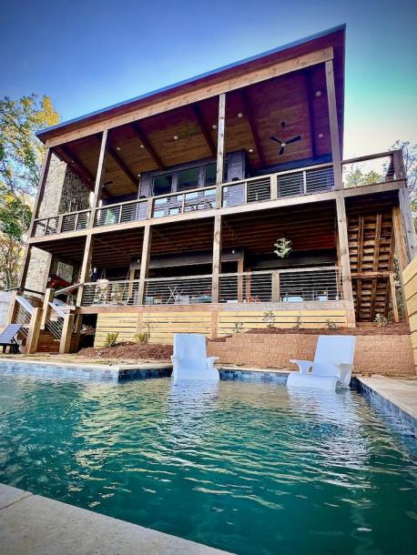 Entire rental unit in Blue Ridge, Georgia, United States 4 guests1 bedroom2 beds1 bath-0