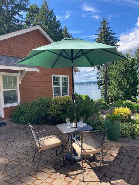 Entire cottage in Bainbridge Island, Washington 4 guests1 bedroom3 beds1 bath-3