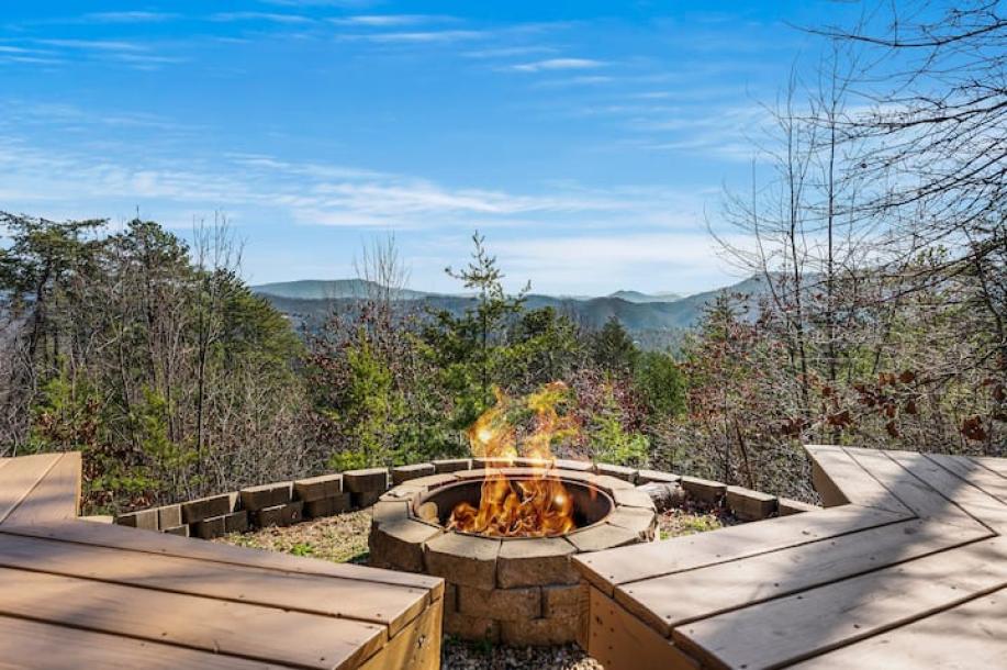 Entire cabin in Sevierville, Tennessee 8 guests2 bedrooms5 beds2.5 baths-6