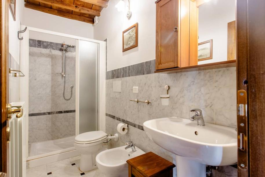 Entire rental unit in Florence, Italy 4 guests1 bedroom2 beds1 bath-10