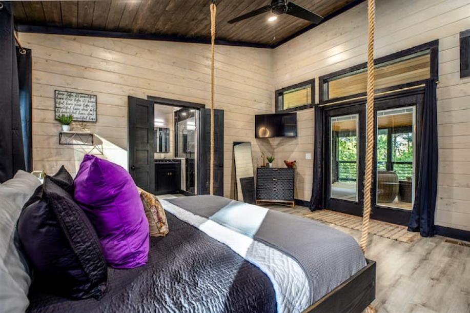 Entire cabin in Broken Bow, Oklahoma 2 guests1 bedroom1 bed1 bath-15