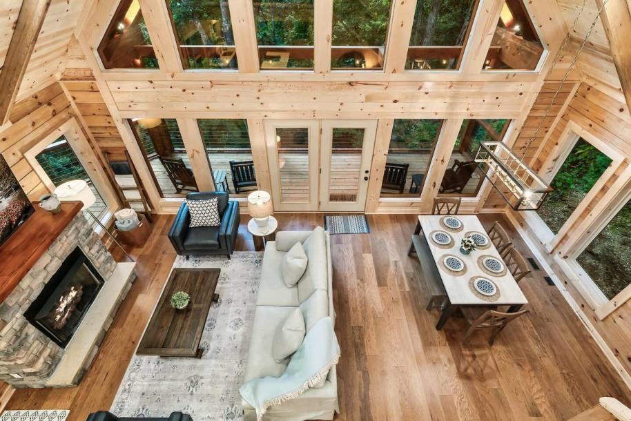 Entire cabin in Sevierville, Tennessee 12 guests3 bedrooms7 beds3 baths-9