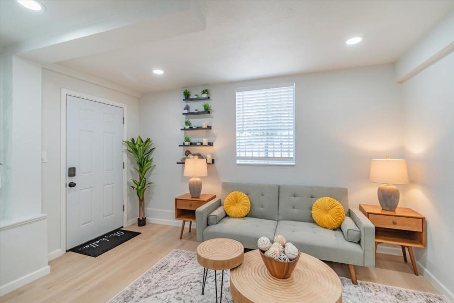 Entire home in Daly City, California 4 guests1 bedroom1 bed1 bath-0