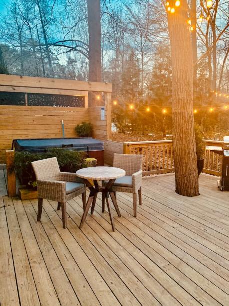 Treehouse in West Columbia, South Carolina 2 guests1 bedroom1 bed1 bath-3