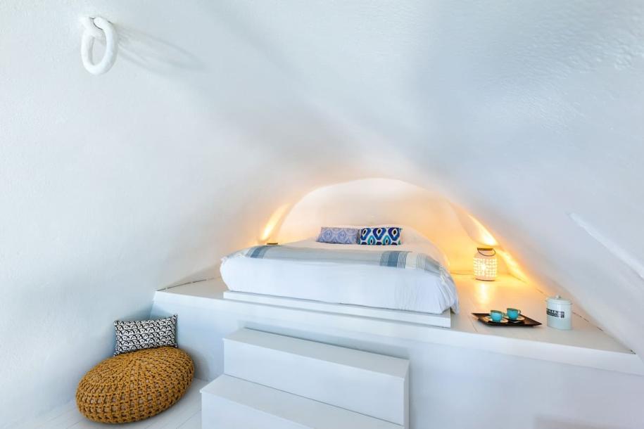 Entire home in Oia, Greece 5 guests2 bedrooms3 beds1 bath-5