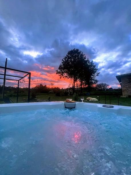 Entire cabin in Massa Martana, Italy 2 guests1 bedroom2 beds1 bath-3
