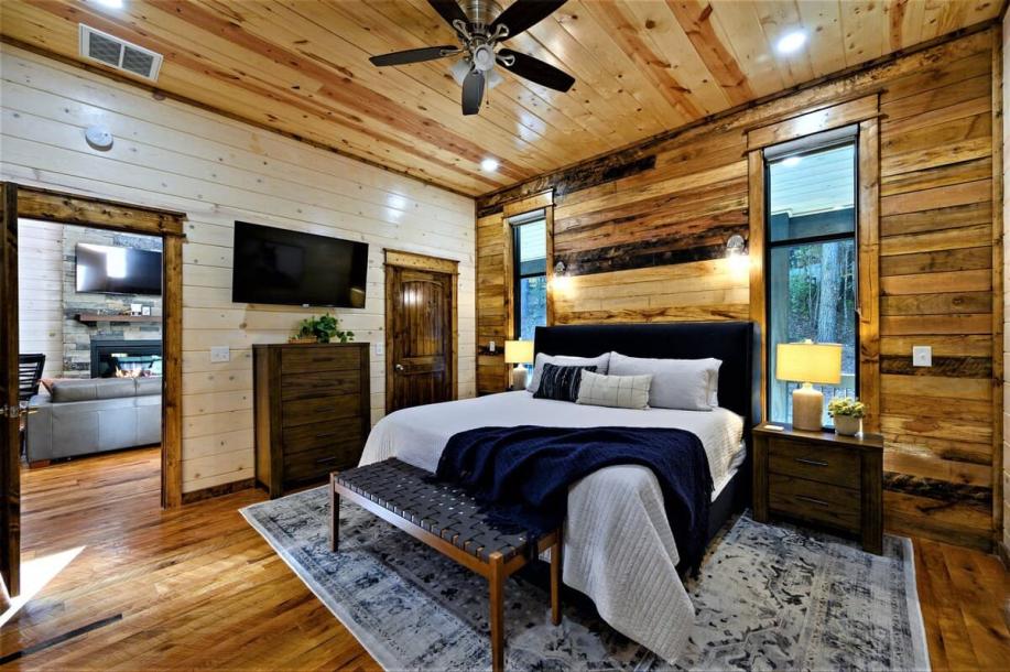 Entire cabin in Broken Bow, Oklahoma 4 guests1 bedroom2 beds2 baths-9