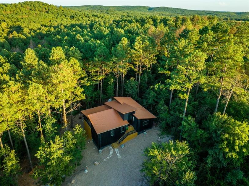 Entire cabin in Broken Bow, Oklahoma 2 guests1 bedroom1 bed1 bath-8