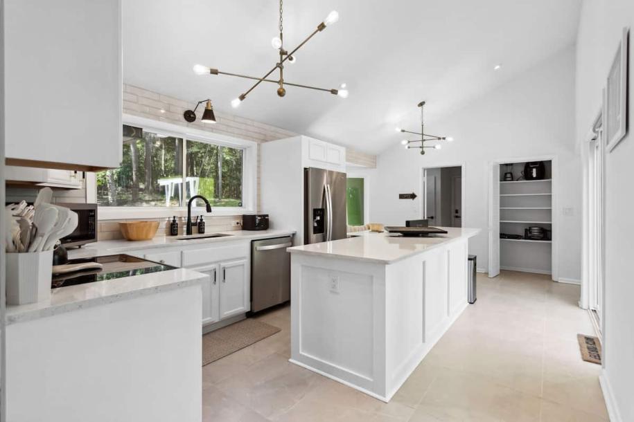 Entire home in Stonecrest, Georgia 10 guests4 bedrooms6 beds2.5 baths-18