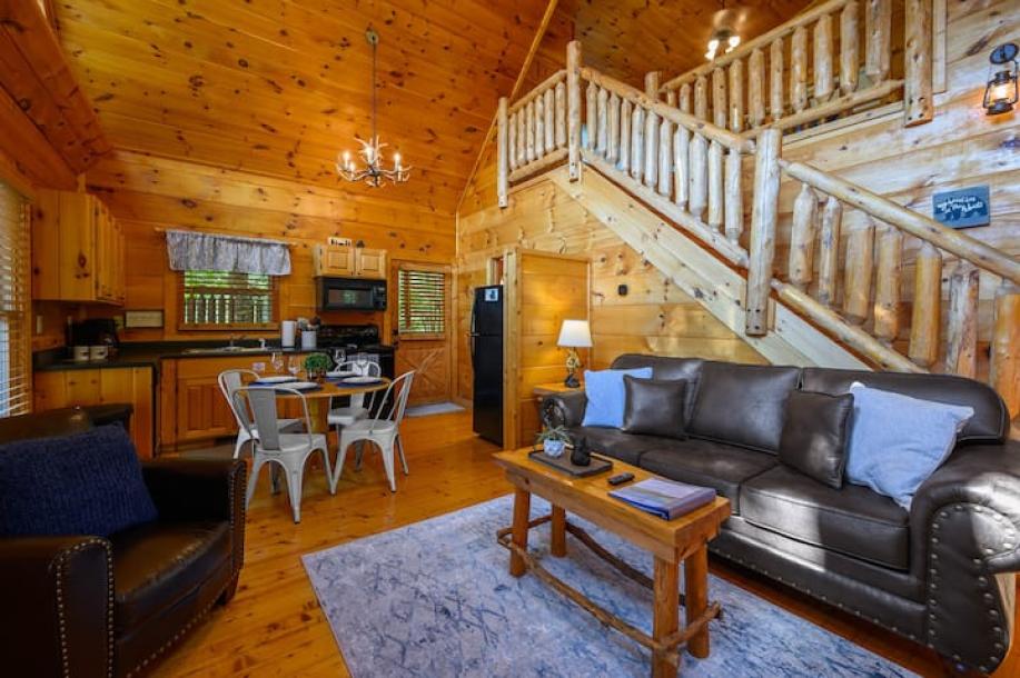 Entire cabin in Sevierville, Tennessee 5 guests1 bedroom4 beds1 bath-10