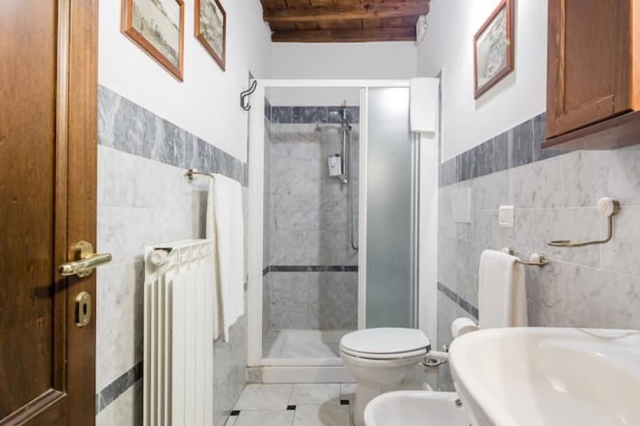 Entire rental unit in Florence, Italy 4 guests1 bedroom2 beds1 bath-9