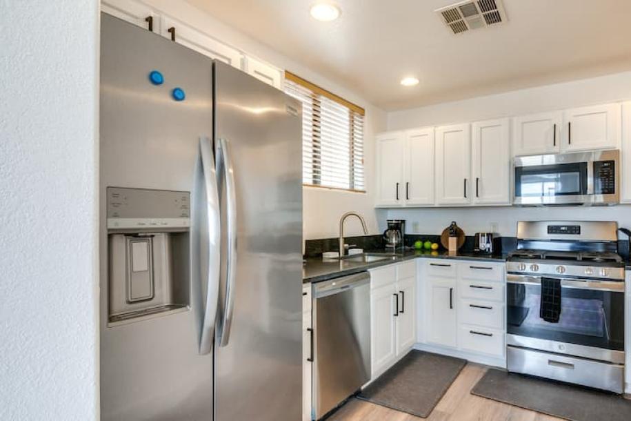 Entire townhouse in Page, Arizona 6 guests2 bedrooms3 beds2.5 baths-11