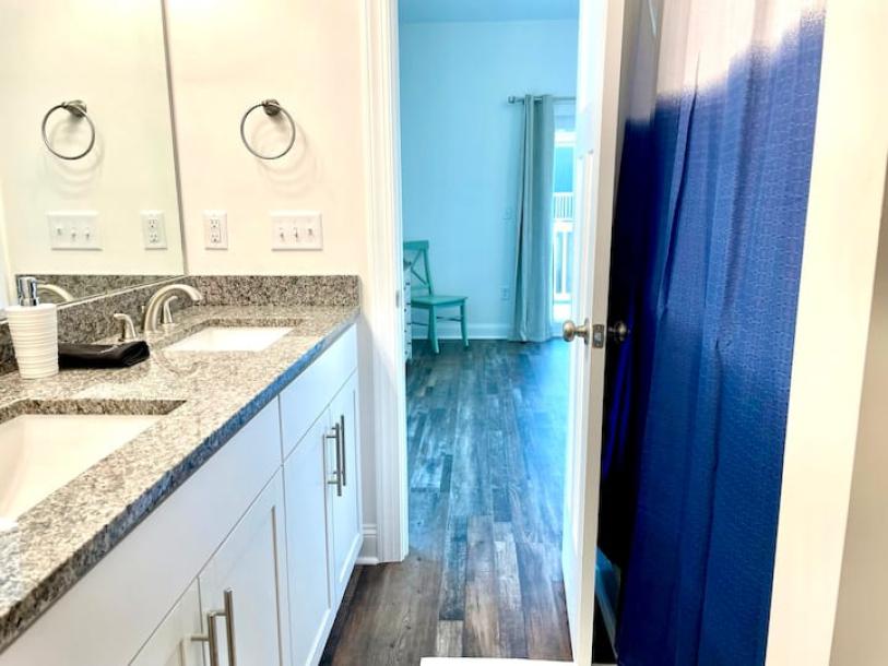 Entire home in North Topsail Beach, North Carolina 15 guests4 bedrooms11 beds4 baths-6