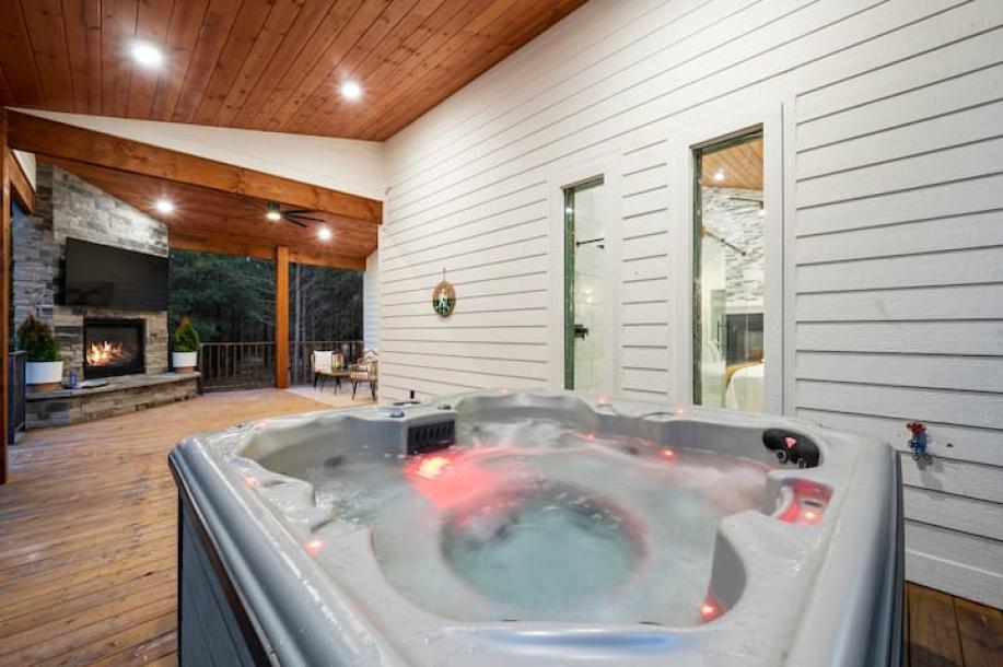 Entire cabin in Broken Bow, Oklahoma 3 guests1 bedroom1 bed1 bath-8