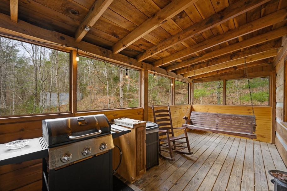 Entire cabin in Pigeon Forge, Tennessee 4 guests1 bedroom2 beds1 bath-5