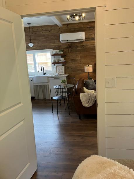 Entire home in Clyde, North Carolina 4 guests2 bedrooms1 bath-1