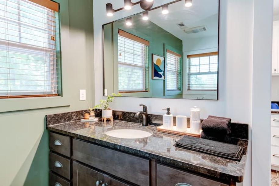 Entire home in Asheville, North Carolina 5 guests2 bedrooms3 beds2 baths-2