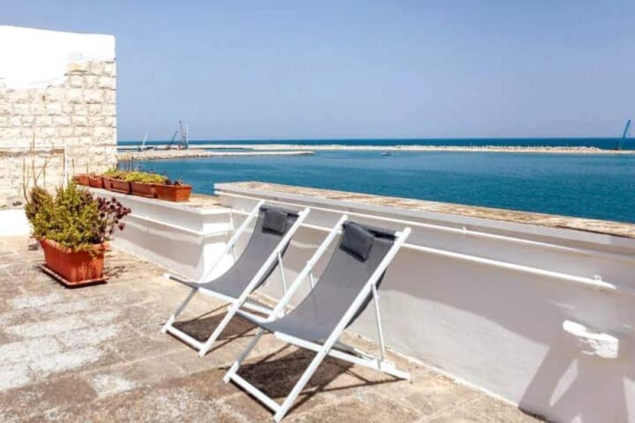Earthen home in Molfetta, Italy 4 guests1 bedroom3 beds1 bath-1