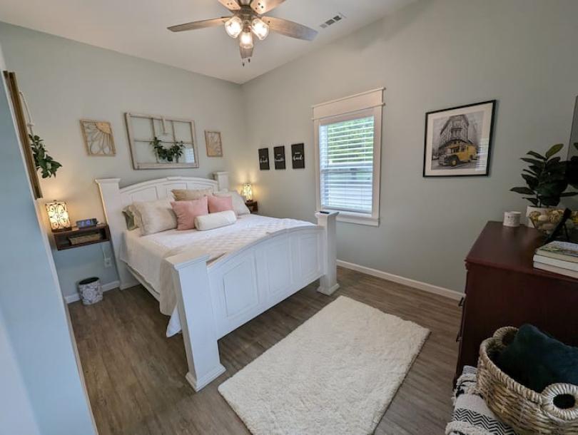 Entire home in Kingsport, Tennessee 6 guests2 bedrooms3 beds2 baths-5