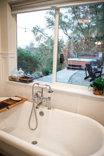 Romantic Cabin: River, Hot Tub, View, Spa Bathroom Entire cabin in Mariposa, California 4 guests1 bedroom2 beds1 bath-8