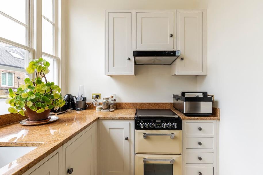 Entire rental unit in Greater London, United Kingdom 2 guests1 bedroom1 bed1 bath-9