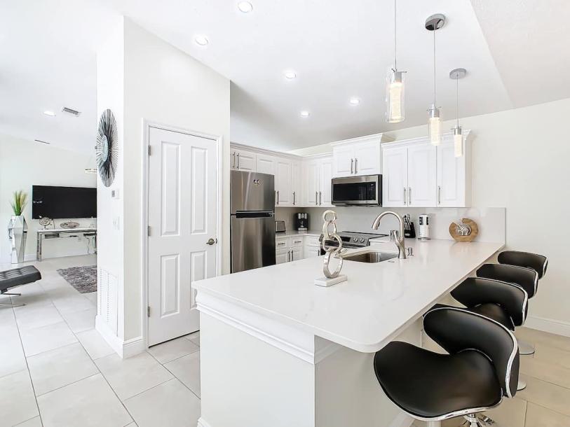 Entire villa in Kissimmee, Florida 10 guests3 bedrooms6 beds3 baths-16