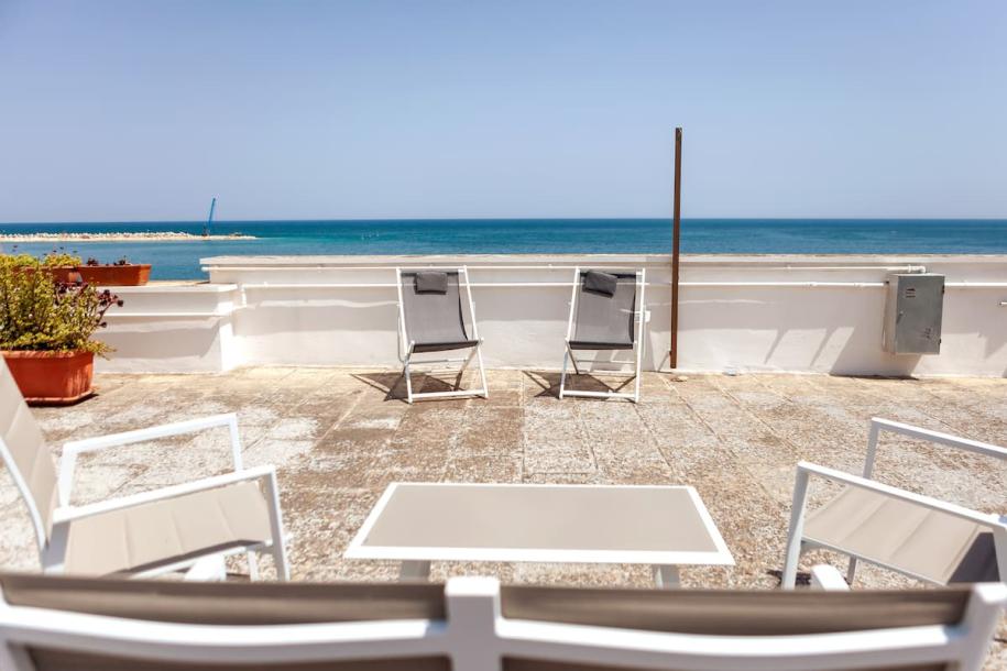 Earthen home in Molfetta, Italy 4 guests1 bedroom3 beds1 bath-0
