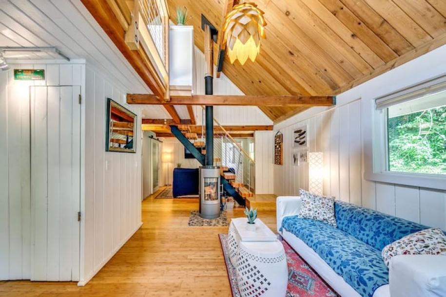 Entire chalet in Hansville, Washington 4 guests2 bedrooms2 beds2 baths-16