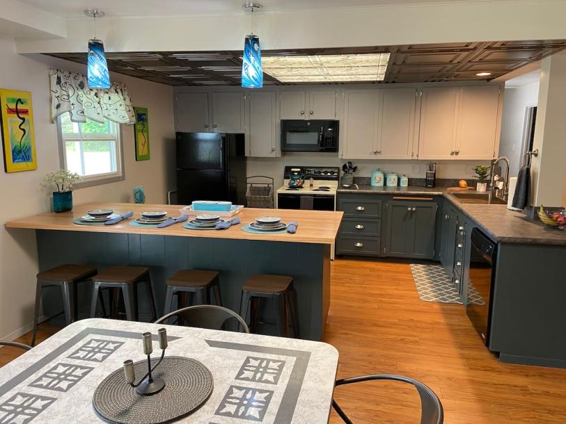 Entire rental unit in Port Angeles, Washington 4 guests1 bedroom2 beds1 bath-10