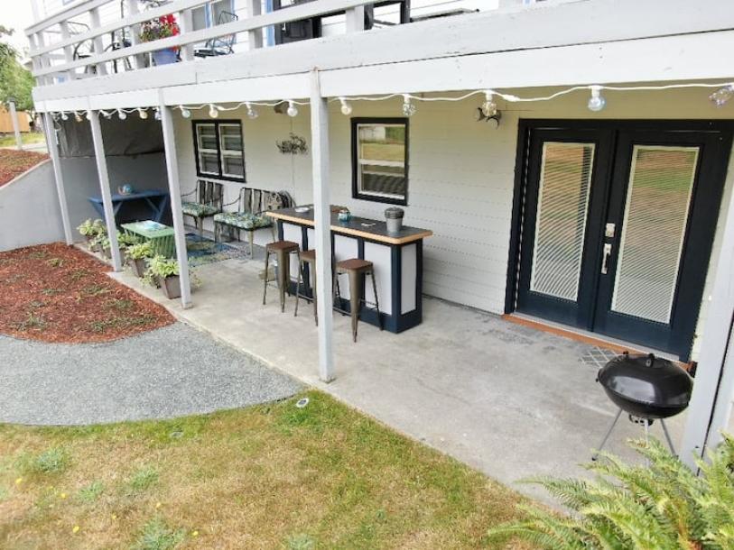 Entire rental unit in Port Angeles, Washington 4 guests1 bedroom2 beds1 bath-0