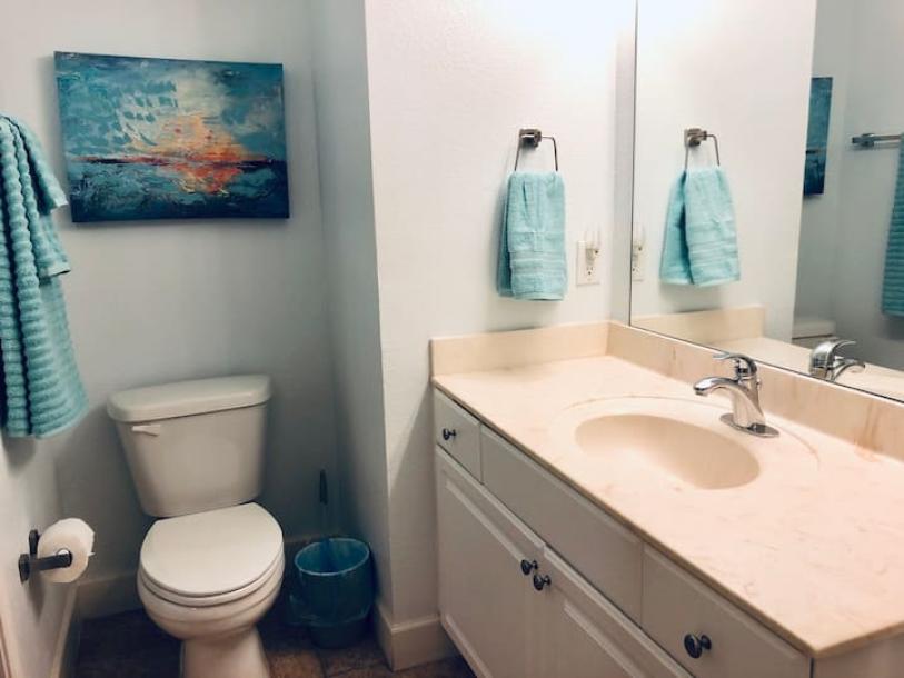 Entire condo in Panama City Beach, Florida 6 guests2 bedrooms2 beds3 baths-9
