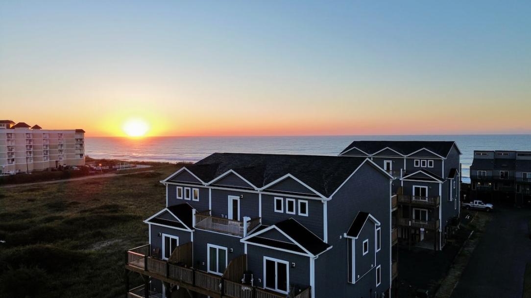 Entire home in North Topsail Beach, North Carolina 15 guests4 bedrooms11 beds4 baths-0